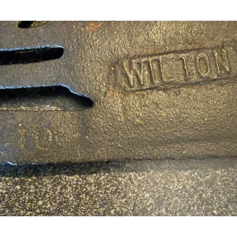 Vtg Wilton Primitive Iron Wall Mounted Trivet Footed 2 Brooms Heart Farmhouse